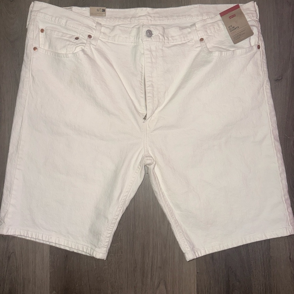 Levi's off white slim shorts.